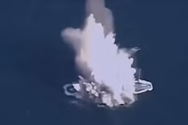 Video: Tàu hàng bị chiến đấu cơ Mỹ chẻ làm đôi ở Vịnh Mexico