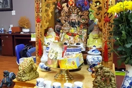 Đặt 5 loại hoa này lên bàn thờ bề trên ưng bụng giàu có