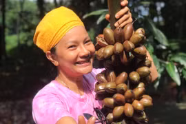 Cuộc sống của "nữ hoàng cảnh nóng" Kiều Trinh ở nhà vườn 5.000m2