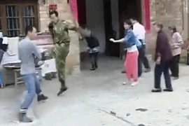 Chồng chứng kiến cảnh vợ động kinh ngay đêm tân hôn