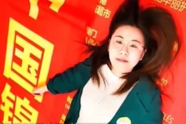 Trúng xổ số, cô gái khổ sở vì phải đi khắp thế giới để nhận thưởng