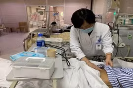 Chàng trai 18 tuổi phải chạy thận vì mỗi ngày đều uống thứ này