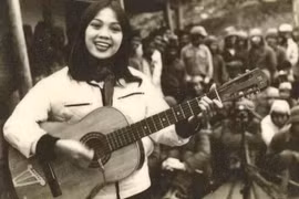 Nữ NSND nức tiếng dòng nhạc đỏ: 60 tuổi vẫn trẻ đẹp