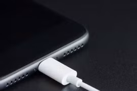 4 sai lầm ai cũng mắc phải khi sạc điện thoại