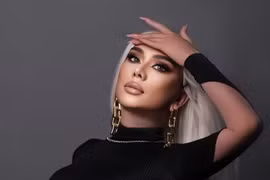 Hậu phẫu thuật, Lâm Khánh Chi phải viết giấy để giao tiếp