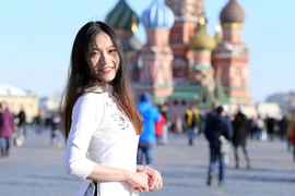 Du học sinh Việt tại LB Nga khoe duyên dáng áo dài