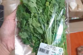 Rau mùi bị ghét bỏ ở Hàn Quốc vẫn được bán giá siêu đắt