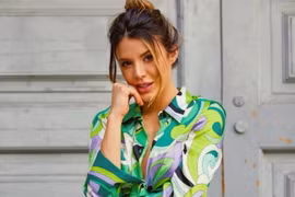 Bạn gái thích bikini tí hon "đốt mắt" người xem của tân binh Liverpool