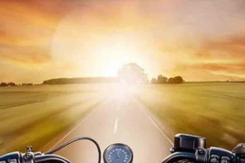 3 NÊN và 3 KHÔNG khi đi xe máy trời nắng nóng