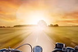 3 NÊN và 3 KHÔNG khi đi xe máy trời nắng nóng