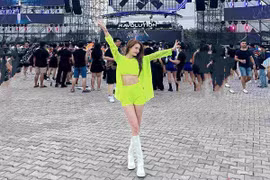 Em gái Công Vinh, “tiên nữ Tuyệt Tình Cốc” mặc đồ cực “bốc” 