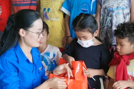 Nữ Phó Bí thư Đoàn trường Đại học tình nguyện lên đường nhập ngũ