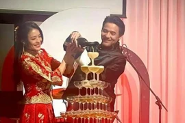 Thư Kỳ - Phùng Đức Luân kỷ niệm 8 năm về chung một nhà