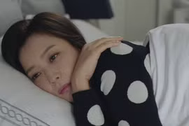 Dọn phòng thấy đồ "tế nhị" trong tủ bố chồng, con dâu sốc nặng 