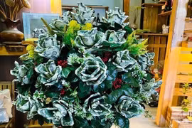 Bình hoa hồng gấp bằng tờ 2 USD, giá chục triệu trưng Tết