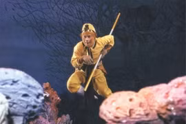 Dòng chữ khắc trên gậy Như ý của Tôn Ngộ Không viết gì?