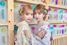 Cặp song sinh Nhật sửa mặt để "không ai đẹp hơn" người còn lại