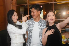 Diệu Nhi và mũi trưởng Long thân thiết sau Sao nhập ngũ