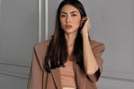 Hà Tăng hóa thân thành cô giáo, chứng minh quan tâm con hết mực