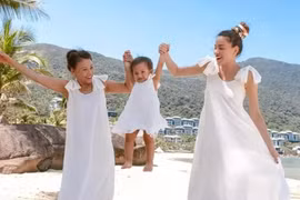 Hồ Ngọc Hà gây tranh cãi khi nhấc bổng con gái Lisa