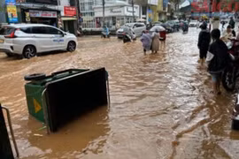 Trung tâm TP Đà Lạt lại ngập sâu sau trận mưa lớn kéo dài