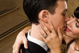 Trai trẻ ôm mộng đổi đời bằng việc 'chăm sóc' quý bà 