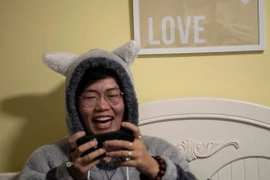 Kiếm bộn tiền nhờ làm bạn trai ảo tâm sự với gái mỗi đêm