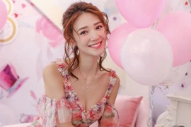 Nữ HLV Yoga khoe đường cong nóng bỏng, gương mặt xinh đẹp như thiên thần