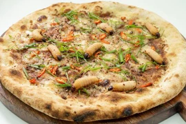 Món ăn kinh dị bậc nhất thế giới: Pizza đuông dừa bò lổm ngổm