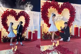 "Hot girl má lúm" báo tin vui được bạn trai streamer cầu hôn