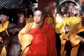 Tin đồn sư trụ trì có nhiều bạn gái gây xôn xao