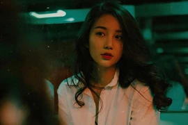 Hot girl Việt lên báo nước ngoài: Mặt không tì vết, body nóng bỏng