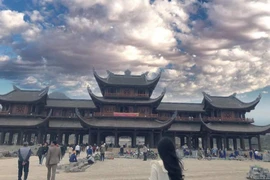 Góc sống ảo thần thánh ở ngôi chùa lớn nhất thế giới tại Việt Nam