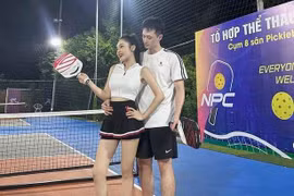 "Chị đẹp" 2k1 rủ người yêu hẹn hò trên sân pickleball gây sốt