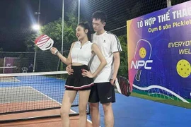 "Chị đẹp" 2k1 rủ người yêu hẹn hò trên sân pickleball gây sốt