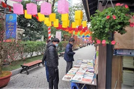Phố sách Hà Nội rực sắc xuân trước giờ khai trương