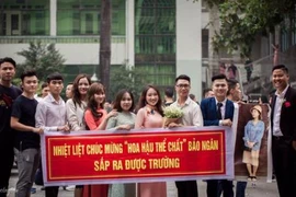 Đội sổ môn cầu lông, nữ sinh cay đắng bị troll là “hoa hậu thể chất“