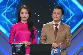 MC dẫn CK Đường Lên Đỉnh Olympia được khen xinh đẹp rạng rỡ