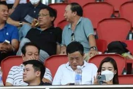 Con trai bầu Hiển bị "tóm sống" khi hẹn hò Hoa hậu