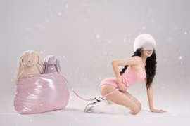 Chăm diện đồ hở đăng video "nhún nhảy", nữ dancer gây tranh cãi