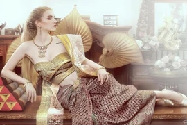 Choáng váng hình ảnh mừng tuổi 18 của “Nữ thần Thái Lan” 