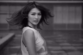 Hot girl Khả Ngân càng trưởng thành càng đẹp "không góc chết"