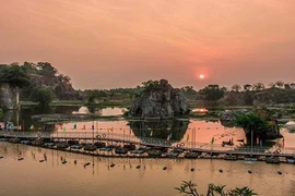 Du ngoạn “Vịnh Hạ Long thu nhỏ” ngay ngoại thành Sài Gòn