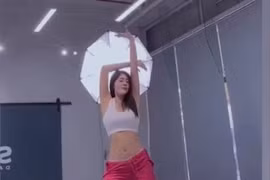 Cựu "gà cưng" Vũ Khắc Tiệp chăm lắc hông để có... bụng không “sóng mỡ”