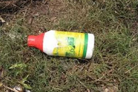 Vợ nhẫn tâm bỏ thuốc chuột vào lòng lợn đầu độc chồng