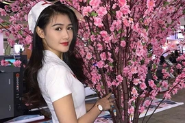 Nữ y tá xinh đẹp chân dài cực phẩm, body sexy hết chỗ chê