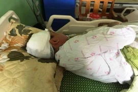 Côn đồ bịt mặt xông vào nhà, chém người đàn ông nhập viện 