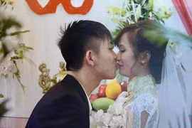 Vợ 2 đại gia Minh Nhựa hé lộ ảnh đám cưới 12 năm trước