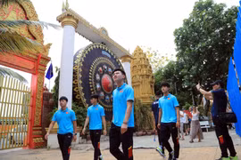 Trước khi bảo vệ HCV SEA Games, U22 Việt Nam đi chùa cầu may
