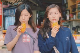 Trở về từ Harvard, cặp song sinh Trung Quốc gây sốt vì điều này